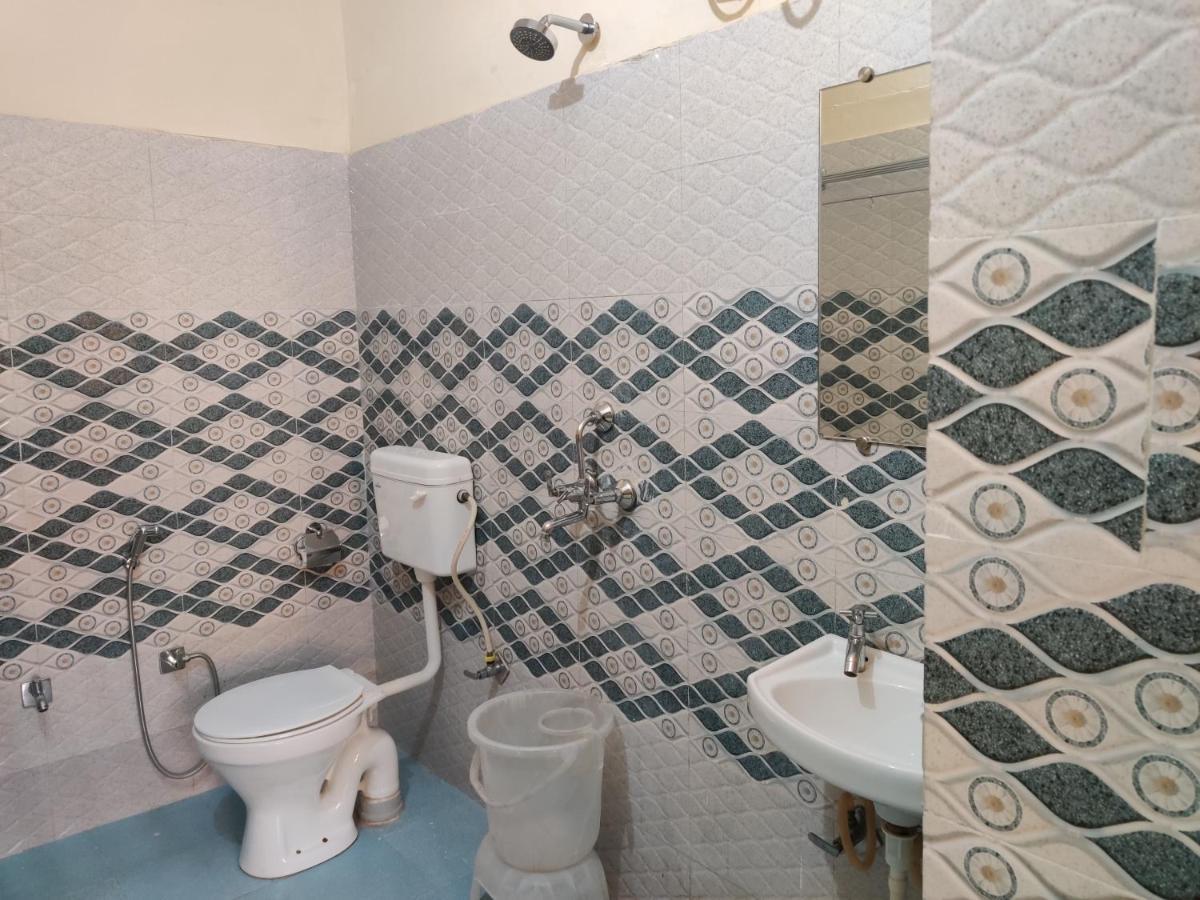 Mvt Guesthouse & Restaurant Rishīkesh Екстериор снимка