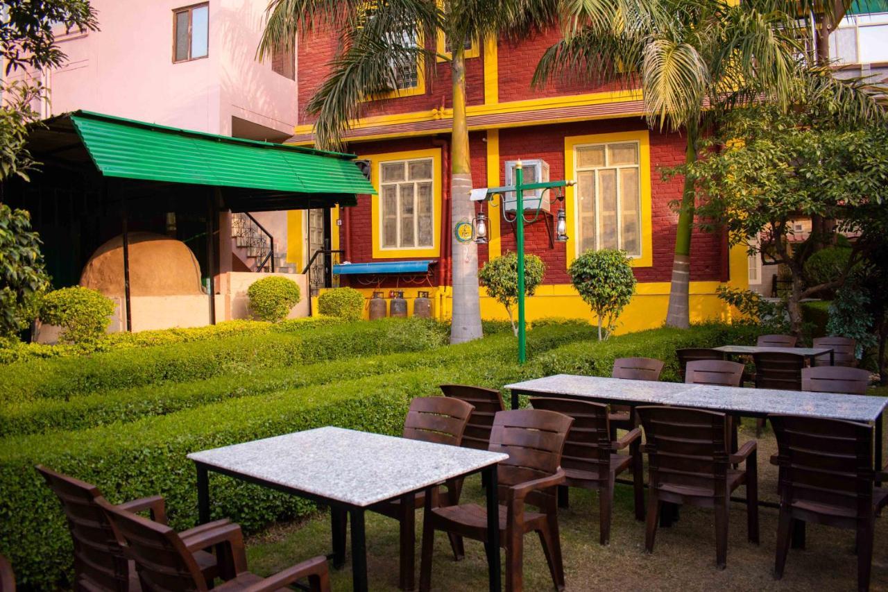 Mvt Guesthouse & Restaurant Rishīkesh Екстериор снимка