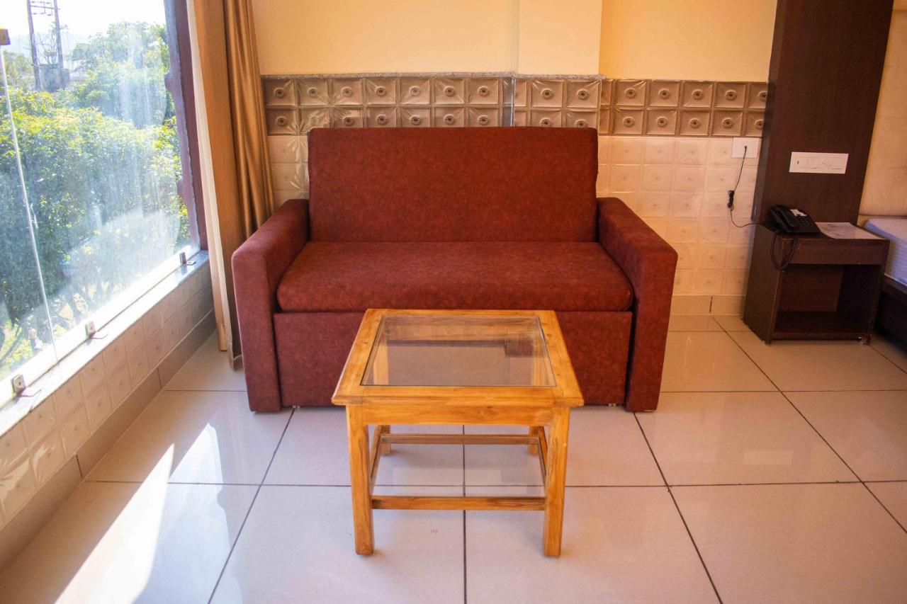 Mvt Guesthouse & Restaurant Rishīkesh Екстериор снимка